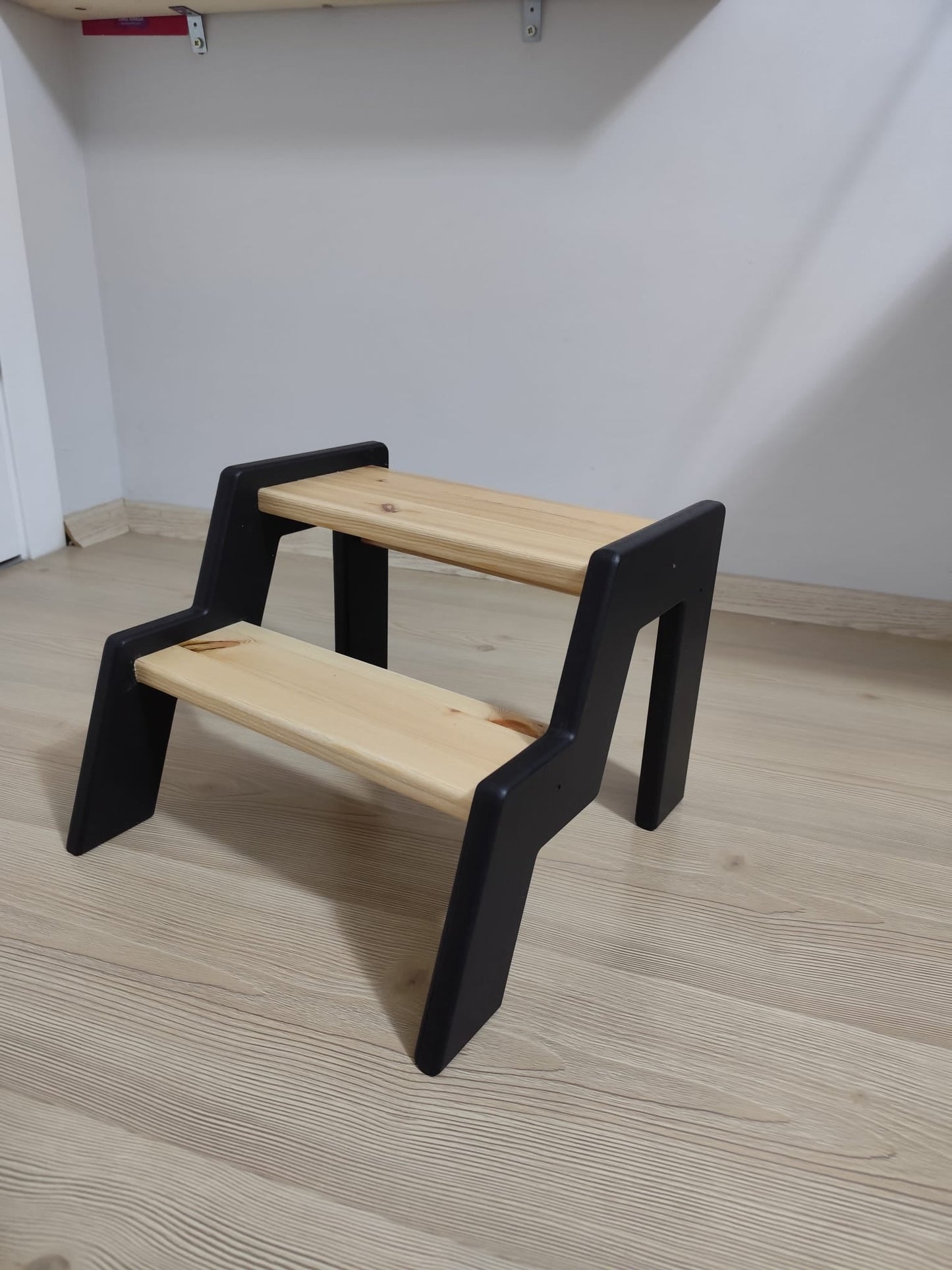 Montessori Wooden Step Stool for Kids | 40kg Safety Rated | Solid Pine | WoodEnzo - WoodEnzo